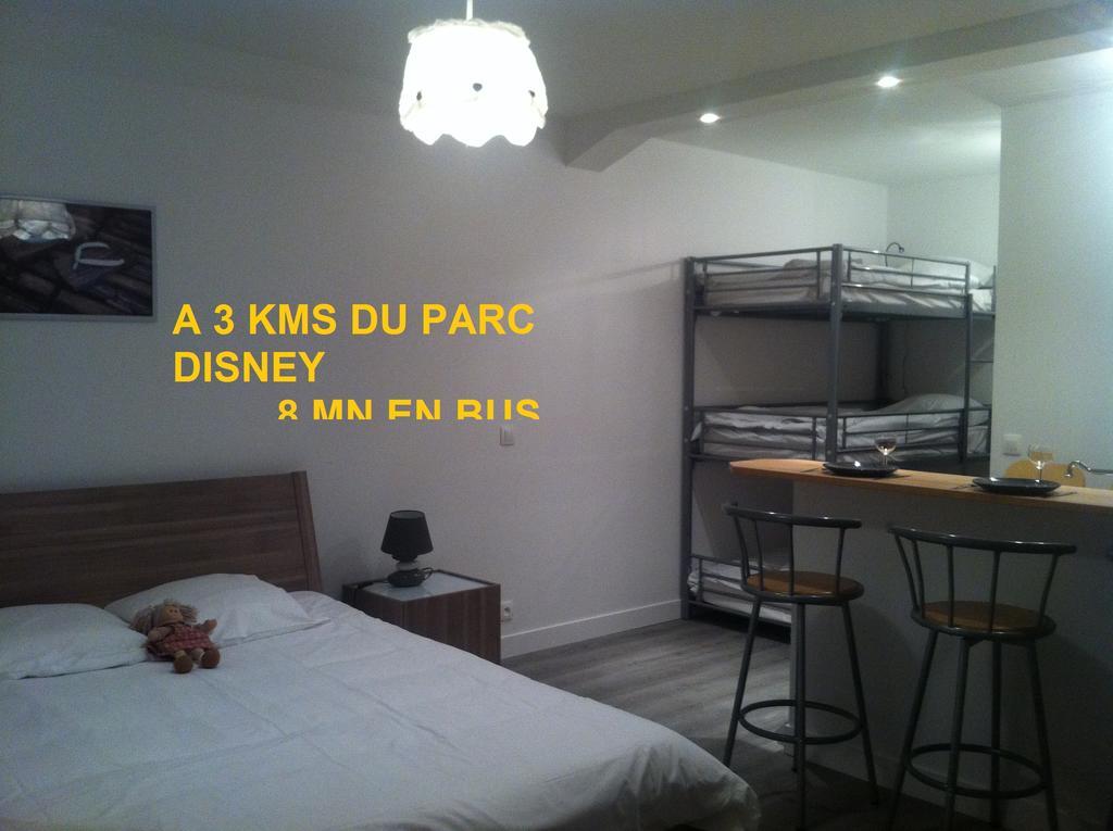 Gites Poirier Bazin Montry Bagian luar foto