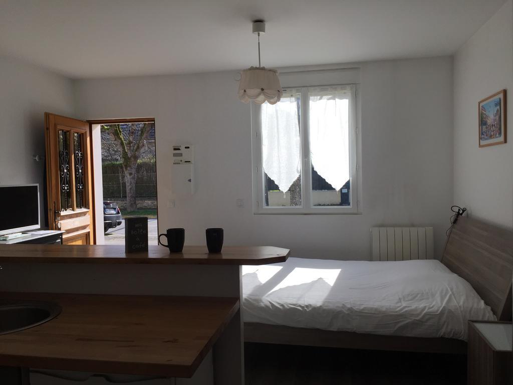 Gites Poirier Bazin Montry Bagian luar foto